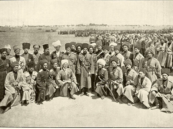 Изображение Император Николай II среди пластунских офицеров. Снято на Куликовом поле в 1915 году. Фото автора. 