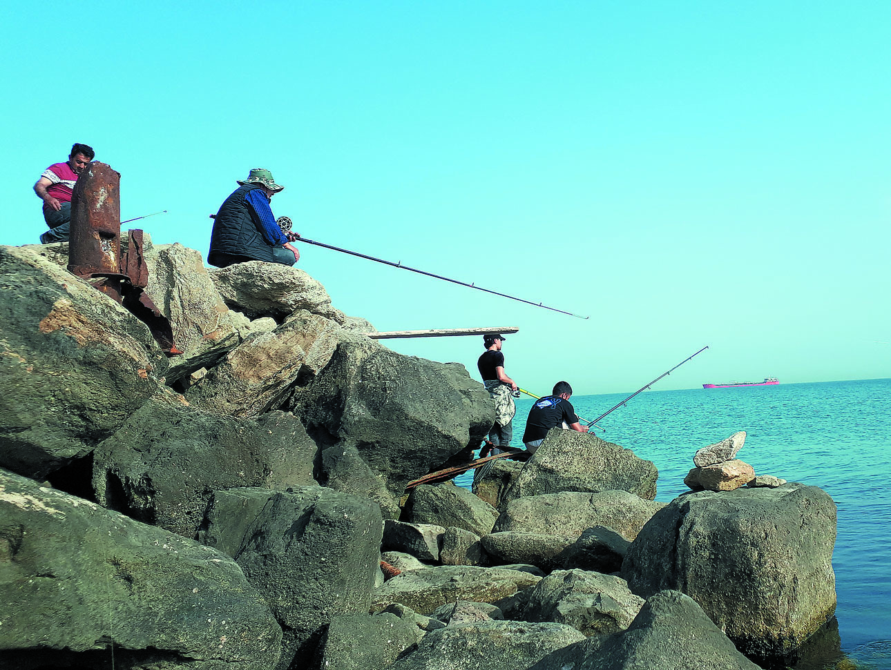 Изображение Бакинские рыбаки на пирсе. Фото: Рыбакова Андрея. 