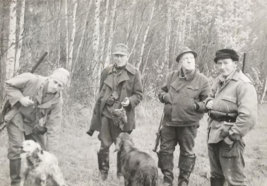 Изображение Осенняя охота на вальдшнепов. Крайний слева, рядом с А.Ливеровским его зять А.Войнов 