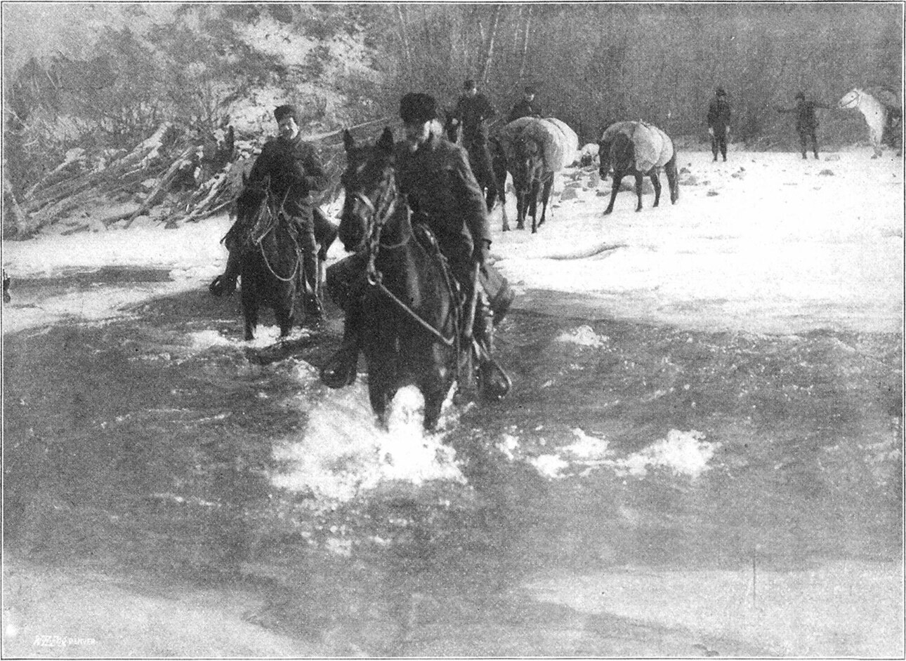 Изображение Коди переходит вброд реку Шошон во время перегона скота в 1904 году. Фото: outdoorlife.com 